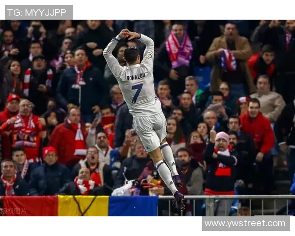 足球明星C罗精彩踢球视频集锦展现他的绝佳技巧与风采